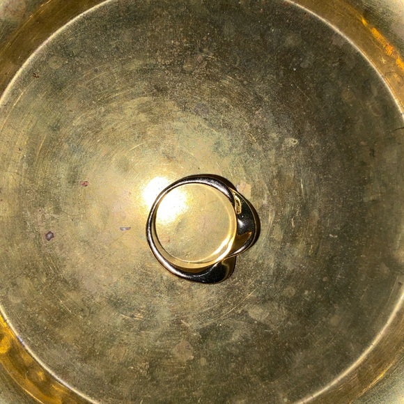 Gold tone ring - Picture 3 of 3